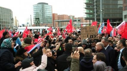 Berlin'de Başkan Erdoğan'a yoğun sevgi gösterisi