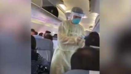 Şaşırtan görüntü! Çin'de uçakta yolculara virüs taraması yapıldı