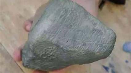 Sıradan bir taş zannetti ama... 