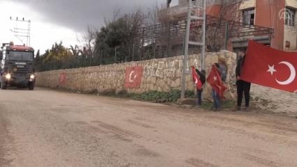 Çocuklar, İdlib'e obüs tanklarını böyle uğurladı