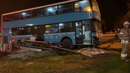 İstanbul'da otobüs durağa daldı! Ağır yaralılar var