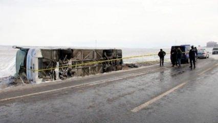 Kayseri'de tur otobüsü devrildi: 43 yolcu yaralandı