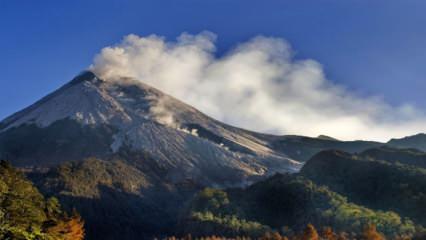 Endonezya'nın en aktif volkanik dağı: Merapi Yanardağı