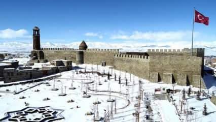 Erzurum'un tarihi mekanları kışın bir başka güzel