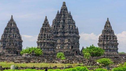 Prambanan Tapınağı Endonezya'nın en büyük tapınak alanı