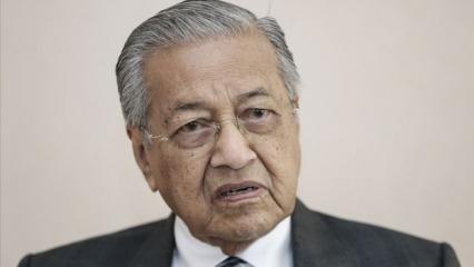 Malezya'da siyasi deprem! Görevini devredeceğini açıkladı