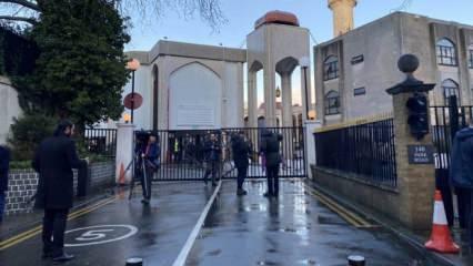 Londra'da camiye giren bir kişi din görevlisini bıçakladı