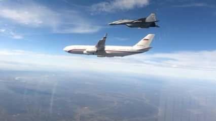 Rusya Savunma Bakanı Şoygu'nun uçağına savaş jetleri eşlik etti