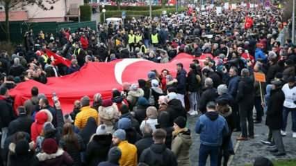 Almanya'da binlerce Türk ırkçı saldırıları protesto etti