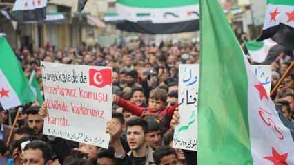 Şehit haberleri sonrası Suriye'de halk Türk bayraklarıyla sokaklardaydı