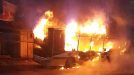 Bursa'da alev alan özel halk otobüsü yandı