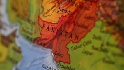 Pakistan'da bina çöktü: 8 ölü, 32 yaralı