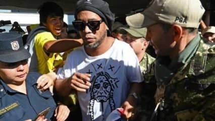 Ronaldinho Paraguay'da gözaltına alındı