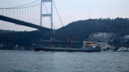 Rus askeri kargo gemisi Boğaz'dan geçti