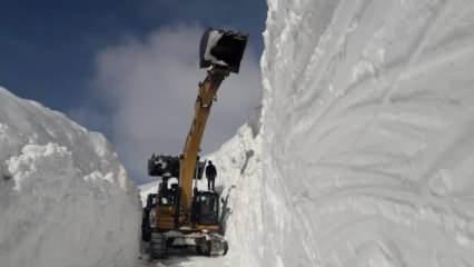 Hakkari'de kar kalınlığı 10 metreyi buldu