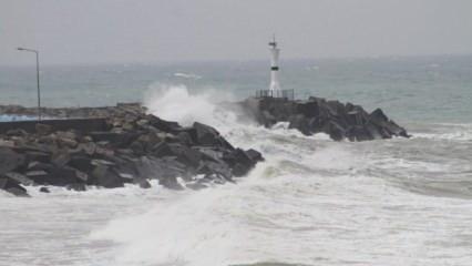 Batı Karadeniz'deki fırtınada 6 metrelik dalgalar oluştu