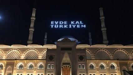 Çamlıca Camii'nde 'Evde Kal Türkiyem' mahyası
