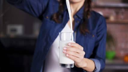 Süt dökerken dışına taşırmamak için neler yapılır? Üzerinize süt sıçratmadan süt dökme tekniği