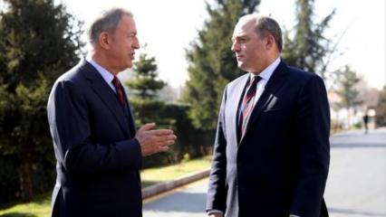 Bakan Akar, İngiliz mevkidaşıyla g&ouml;r&uuml;şt&uuml;