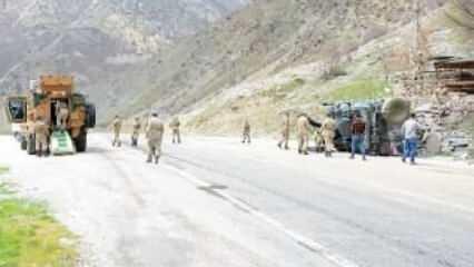 Çatak'ta askeri araç devrildi: 6 asker yaralandı