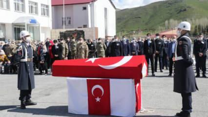 Bitlis'te şehit uzman çavuşlar için tören