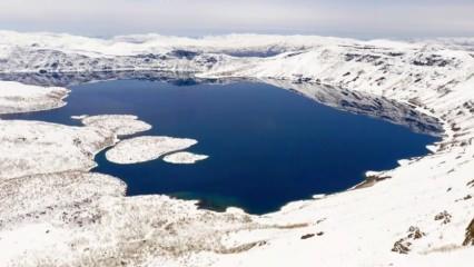 'Mükemmeliyet ödüllü' Dünyanın en büyük krater göllerinden: Nemrut Gölü