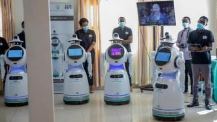 Ruanda'da koronavirüse karşı robotlar devrede