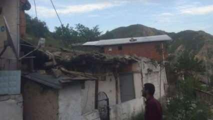 Erzurum'da şiddetli rüzgar çatıları uçurdu