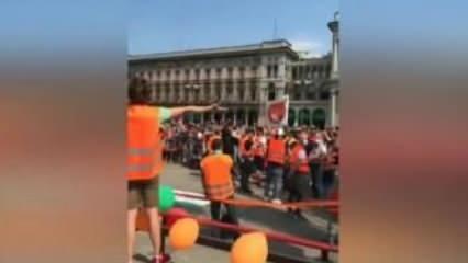 İtalya'da turuncu yelekliler meydanlara indi! İstifa sesleri...