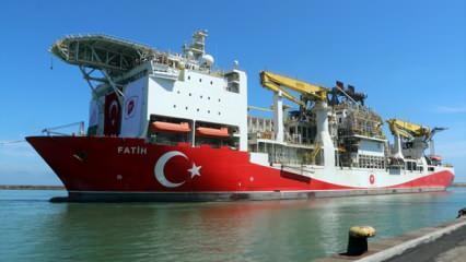 Türkiye'nin ilk yerli sondaj gemisi 'Fatih' Trabzon Limanı’na giriş yaptı	