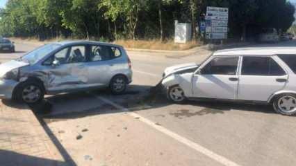 Bursa'da otomobiller çarpıştı: 2 yaralı