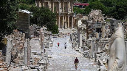 Efes Antik Kenti'ne Kovid-19 nedeniyle ziyaretçi kotası