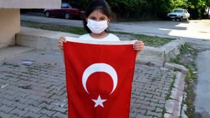 Ceren'den düşen Türk bayrağına örnek davranış
