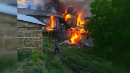 Erzincan'daki büyük çaplı yangın 5 ev, 5 ahır ve samanlıkları kül etti