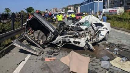 Rize'de iki otomobil çarpıştı: Baba-oğul öldü, 1 ağır yaralı
