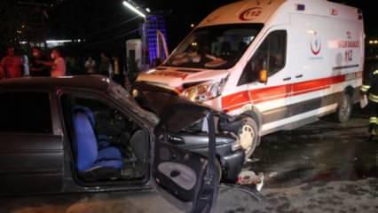 Otomobil, ambulansa çarptı: Ölü ve yaralılar var