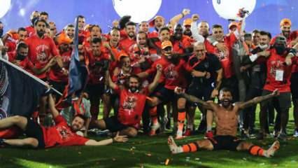 Süper Lig'de şampiyon Medipol Başakşehir!