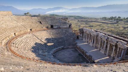 Hierapolis Antik Kenti Denizli'de gezilecek en güzel adreslerden