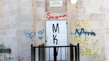 Kayseri'de utandıran görüntü! Kümbetlere zarar verdiler