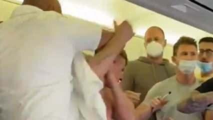 Uçakta maske takmayan 2 yolcuyu tekme tokat dövdüler