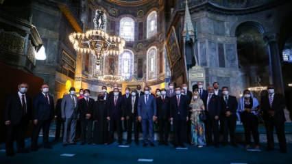 Cumhurbaşkanlığı Sözcüsü Kalın büyükelçilerle Ayasofya-i Kebir Camii'ni ziyaret etti