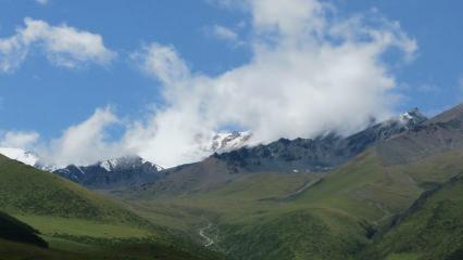 Kırgızistan Tanrı Dağları yamacında cazibe merkezi: Çunkurçak Vadisi
