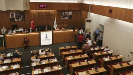 İzmir Büyükşehir meclisinde gerginlik! AK Parti Grubu salonu terk etti
