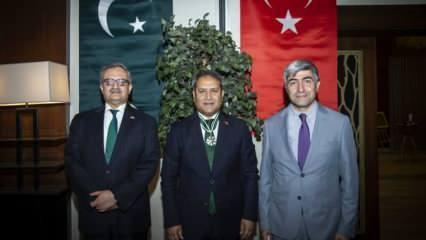 Üç Türk'e 'Pakistan Devlet Nişanı' verildi