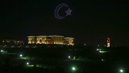 Külliye'de Zafer Bayramı'na özel 300 İHA ile ışık gösterisi yapıldı