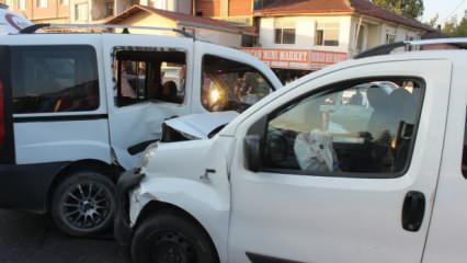 İki ticari araç kavşakta çarpıştı: 7 yaralı
