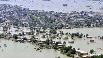 Pakistan'da muson yağmurları 63 can aldı