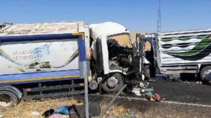 Çöp kamyonuyla kamyonet çarpıştı: 2 ölü, 2 yaralı