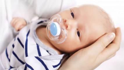 Emzik nasıl bıraktırılır? Emzik bırakan bebek nasıl uyutulur? 