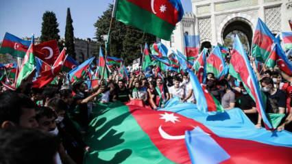 Azerbaycan bayrağını alan Beyazıt'a koştu!